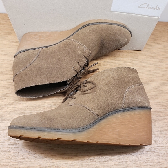 Clarks Hazen Charm Wedge Bootie Olive size 10 medium - Picture 3 of 12